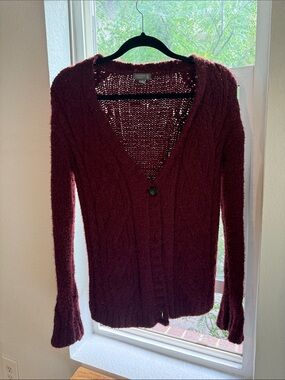 Cake Burgundy V‑Neck Cable Knit Single-Button Cardigan